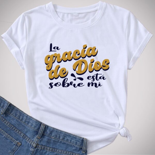 Camiseta La Gracia De Dios Está Sobre Mi - Imagen 2